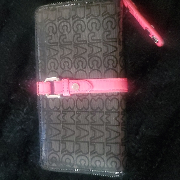 Marc By Marc Jacobs Patent Leather Wallet - Picture 3 of 12